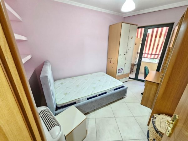 Tirane, jepet me qera apartament 2+1 Kati 2, 130 m² 800 € (rruga e kavajes)