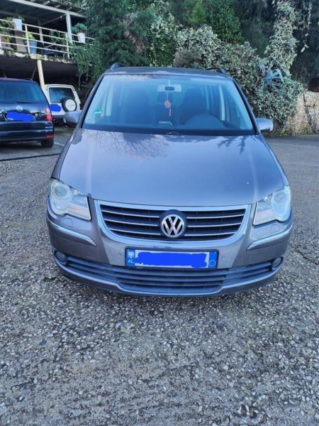 Vlore, shes makine Volkswagen Touran Nafte, gri metalizato automatik Klima 220.000 km 4.500 €