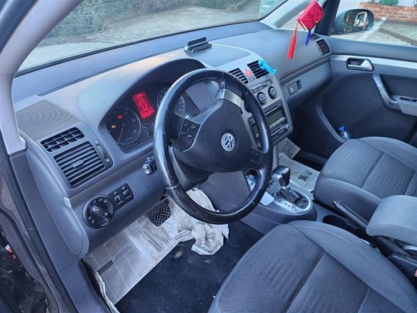 Vlore, shes makine Volkswagen Touran Nafte, gri metalizato automatik Klima 220.000 km 4.500 €