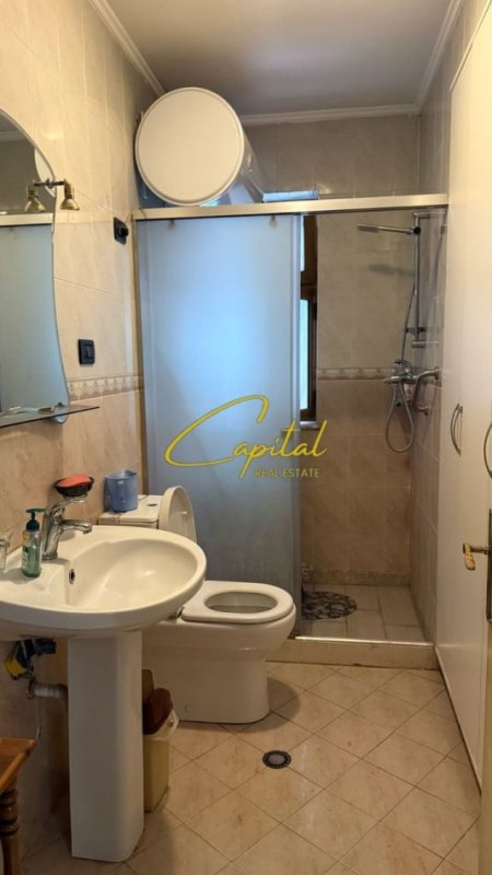 Tirane, jepet me qera dyqan Kati 0, 100 m² 900 € (ISH EKSPOZITA)
