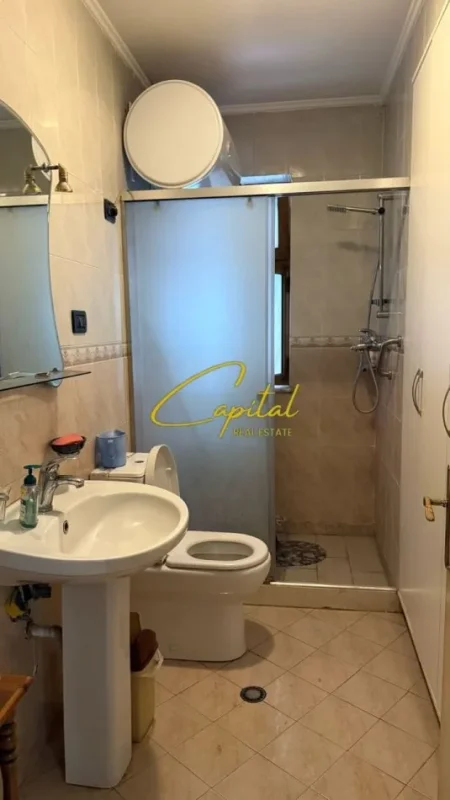 Tirane, jepet me qera dyqan Kati 0, 100 m² 900 € (ISH EKSPOZITA)