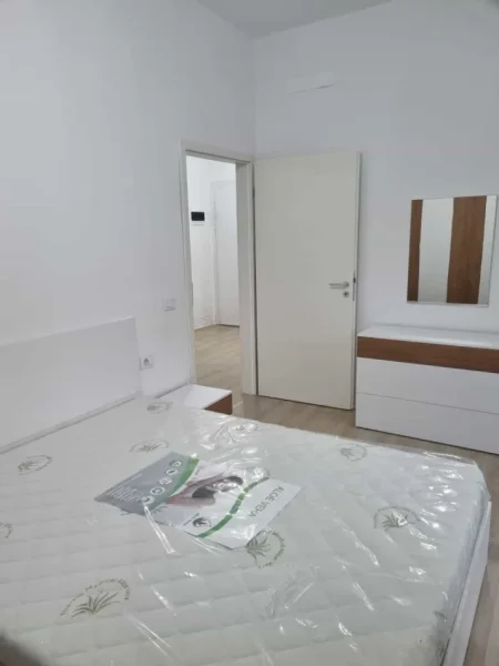 Tirane, jepet me qera apartament 2+1 Kati 3, 85 m² 600 € (ali demi)