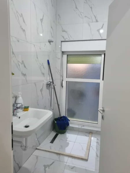 Tirane, jepet me qera apartament 2+1 Kati 3, 85 m² 600 € (ali demi)