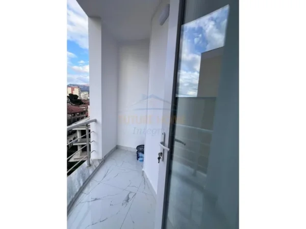 Tirane, shitet apartament 2+1 Kati 4, 78 m² 195.000 € (Pazari i Ri)