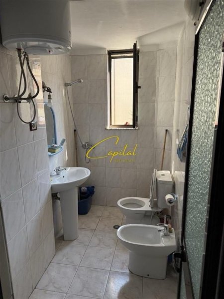 Tirane, jepet me qera apartament 2+1 Kati 4, 65 m² 500 € (VASIL SHANTO)
