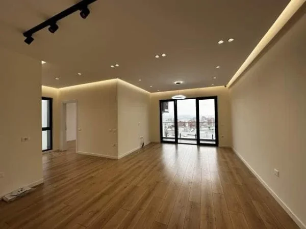 Tirane, jepet me qera zyre Kati 9, 106 m² 750 € (rruga e dibres)