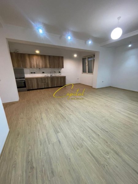 Tirane, jepet me qera zyre Kati 5, 125 m² 600 € (RRUGA IRFAN TOMINI)