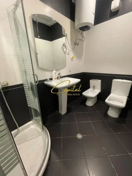 Tirane, jepet me qera zyre Kati 5, 125 m² 600 € (RRUGA IRFAN TOMINI)