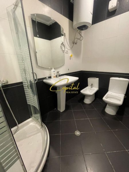 Tirane, jepet me qera zyre Kati 5, 125 m² 600 € (RRUGA IRFAN TOMINI)