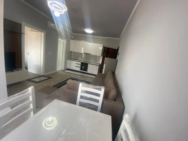 Tirane, jepet me qera apartament 1+1 Kati 9, 47 m² 500 € (rruga 5 maji)