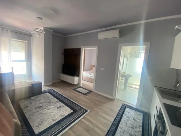 Tirane, jepet me qera apartament 1+1 Kati 9, 47 m² 500 € (rruga 5 maji)