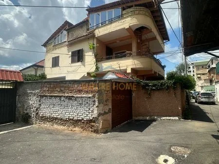 Shitet, Vilë 2-katëshe+Papafingo, Jordan Misja, Tirane. AREA53083