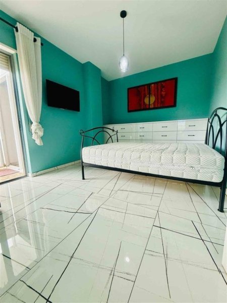 Tirane, jap me qera apartament 2+1 Kati 4, 130 m² 1.300 € (rruga hamdi sina)