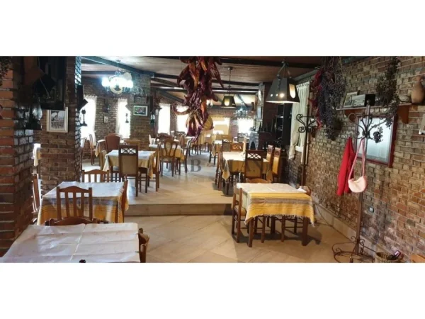 Tirane, shitet bar-resorant , 3.662 m² 600.000 € (Ibe)