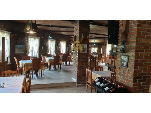 Tirane, shitet bar-resorant , 3.662 m² 600.000 € (Ibe)