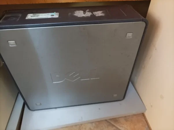 Tirane, shes Kompjuter Dell+Monitor , 150 €