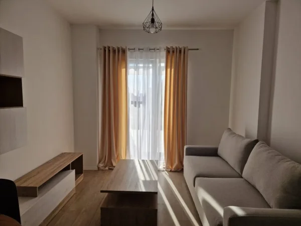 Tirane, jepet me qera apartament 1+1 Kati 1, 50 m² 350 € (Univers City,QTU)