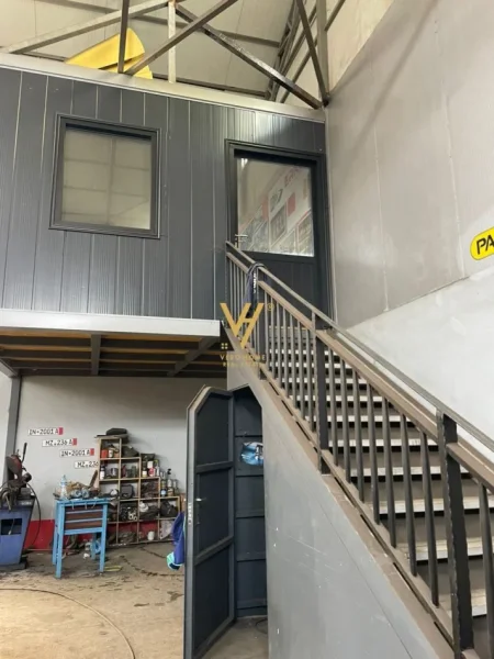 Tirane, shitet kapanon Kati 0, 700 m² 680.000 € (RRUGA PJETER BUDI)