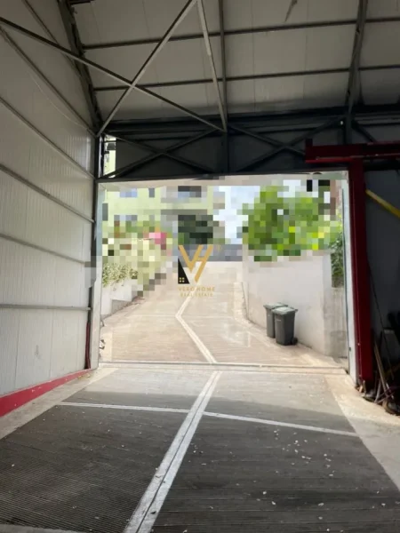 Tirane, shitet kapanon Kati 0, 700 m² 680.000 € (RRUGA PJETER BUDI)