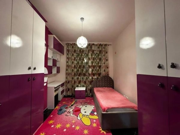 Tirane, jepet me qera apartament 3+1+Ballkon Kati 2, 115 m² 750 € (Bulevardi i Ri)