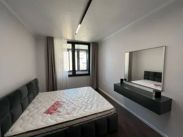 Tirane, jepet me qera apartament 1+1+Ballkon Kati 9, 75 m² 800 € (Prane Lion Park Residence)