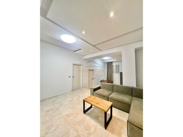 Tirane, jepet me qera apartament 2+1 Kati 1, 138 m² 550 € (BLLOKU I VILAVE, SELITE)