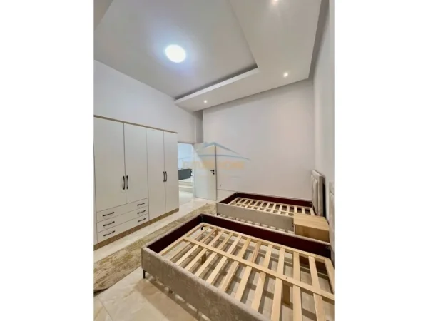 Tirane, jepet me qera apartament 2+1 Kati 1, 138 m² 550 € (BLLOKU I VILAVE, SELITE)