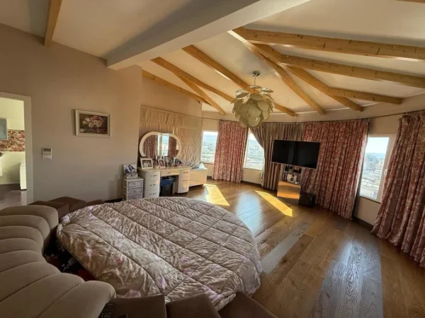 Tirane, shitet apartament duplex 3+1+Aneks+Ballkon Kati 9, 214 m² 429.600 € (Rruga e Kavajes)