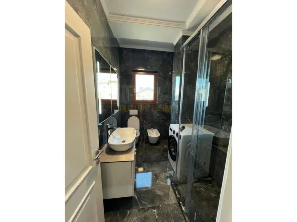 Shqiperi, jepet me qera apartament 1+1 Kati 5, 65 m² 600 € (Shkolla e Baletit)
