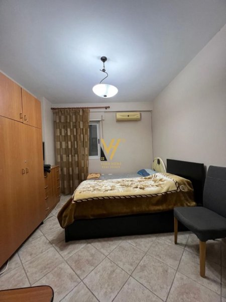 Tirane, jepet me qera apartament 2+1+Ballkon Kati 3, 115 m² 650 € (KOMUNA E PARISIT)