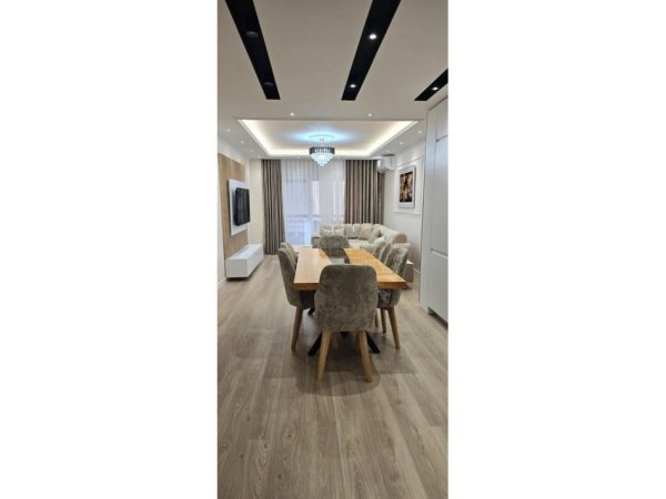 Tirane, jepet me qera apartament 2+1 Kati 3, 120 m² 1.200 € (liqeni i that)