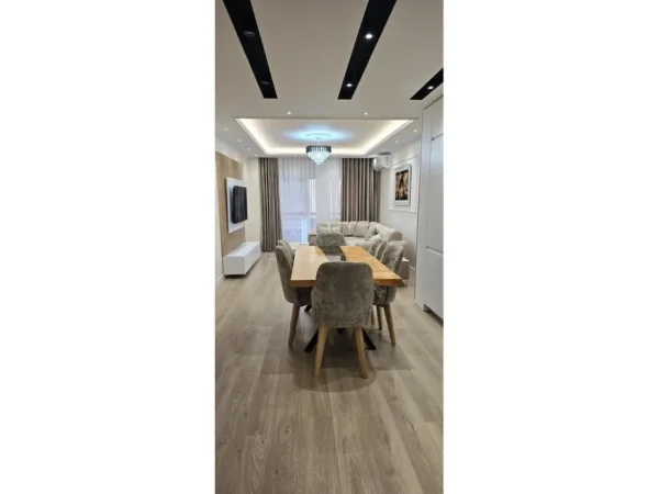 Tirane, jepet me qera apartament 2+1 Kati 3, 120 m² 1.200 € (liqeni i that)