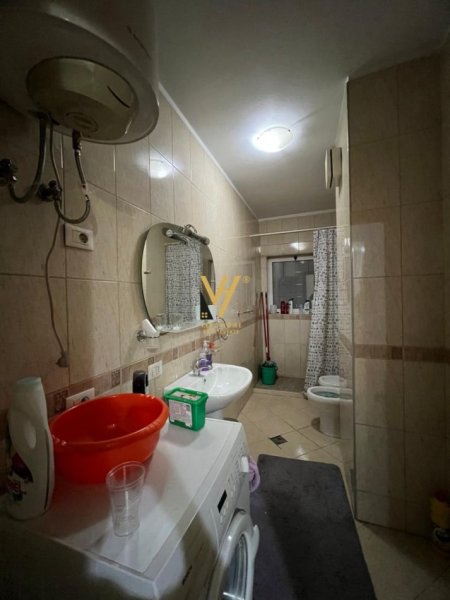 Tirane, jepet me qera apartament 2+1+Ballkon Kati 3, 115 m² 650 € (KOMUNA E PARISIT)