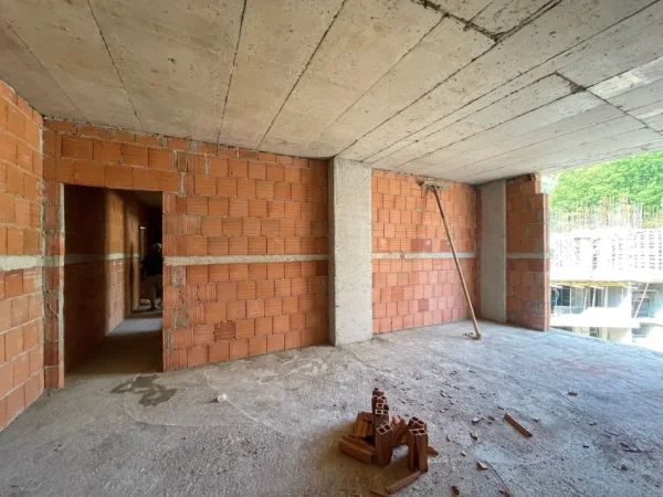 Tirane, shitet apartament 2+1+Ballkon Kati 3, 114 m² 250.000 € (Liqeni Thate)