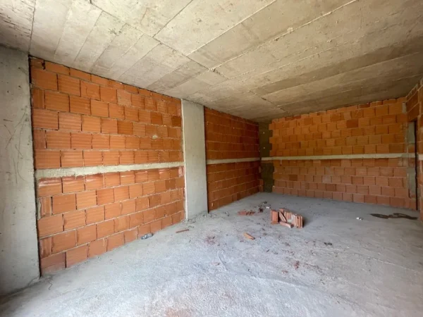 Tirane, shitet apartament 2+1+Ballkon Kati 3, 114 m² 250.000 € (Liqeni Thate)