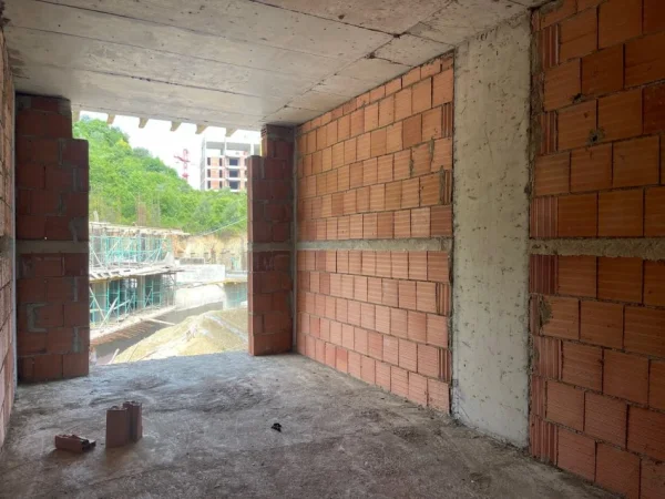 Tirane, shitet apartament 2+1+Ballkon Kati 3, 114 m² 250.000 € (Liqeni Thate)