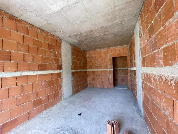 Tirane, shitet apartament 2+1+Ballkon Kati 3, 114 m² 250.000 € (Liqeni Thate)