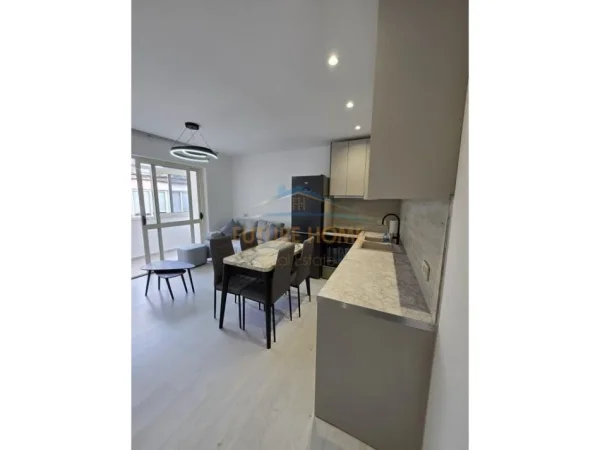 Tirane, jepet me qera apartament 1+1 Kati 5, 45 m² 600 € (myslym shyri)