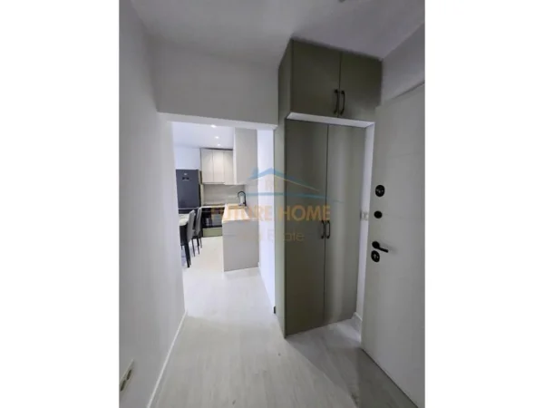 Tirane, jepet me qera apartament 1+1 Kati 5, 45 m² 600 € (myslym shyri)