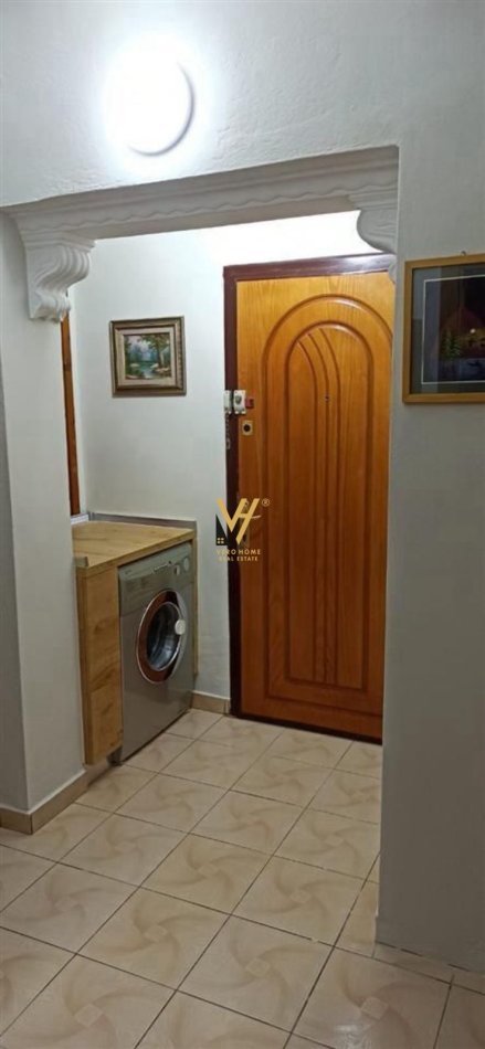 Tirane, jepet me qera apartament 2+1+Ballkon Kati 5, 75 m² 600 € (ISH EKSPOZITA)