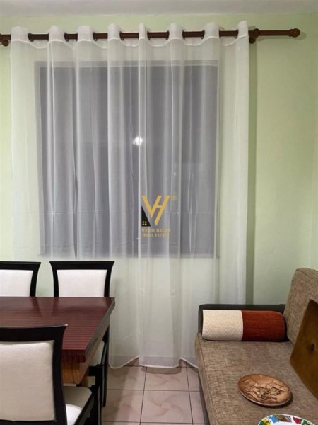 Tirane, jepet me qera apartament 2+1+Ballkon Kati 5, 75 m² 600 € (ISH EKSPOZITA)