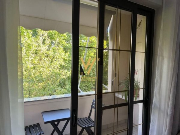 Tirane, jepet me qera apartament 2+1+Ballkon Kati 5, 75 m² 600 € (ISH EKSPOZITA)