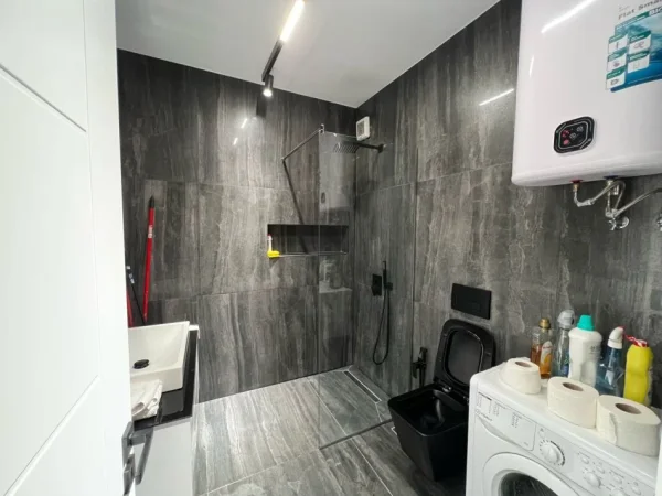 Tirane, jepet me qera apartament 1+1 Kati 9, 75 m² 800 € (Rruga Elbasanit)