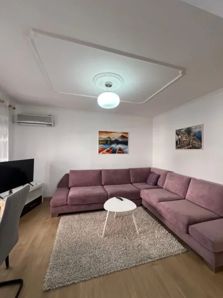 Tirane, jepet me qera apartament 1+1 Kati 2, 75 m² 600 € (Myslym Shyr)