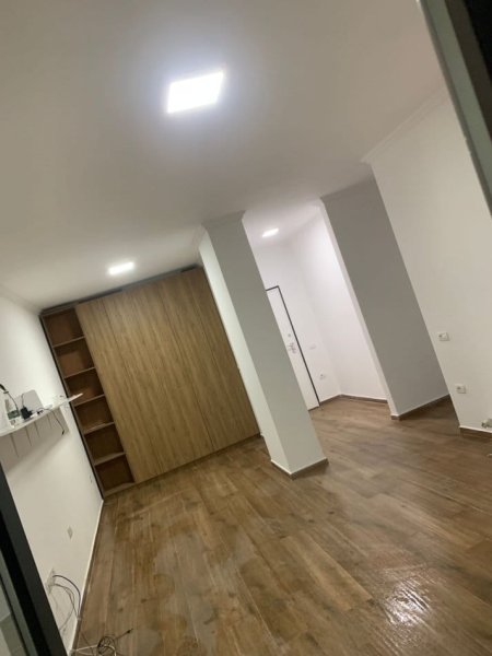 Tirane, jepet me qera zyre Kati 3, 65 m² 800 € (myslym shyri)