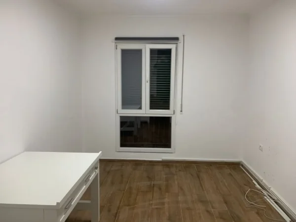 Tirane, jepet me qera zyre Kati 3, 65 m² 800 € (myslym shyri)