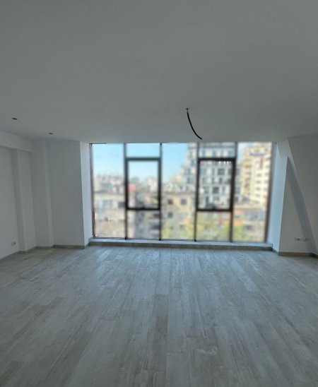 Tirane, jepet me qera zyre Kati 5, 87 m² 1.500 € (rruga e kavajes)