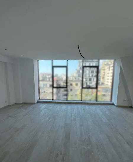 Tirane, jepet me qera zyre Kati 5, 87 m² 1.500 € (rruga e kavajes)