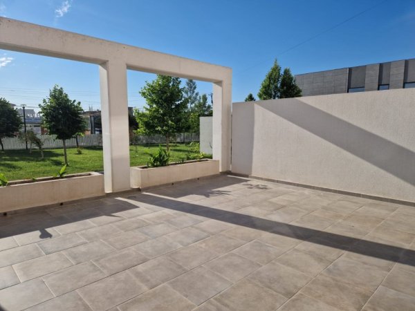 Tirane, jepet me qera apartament 1+1+Ballkon Kati 1, 50 m² 350 € (Univers City)