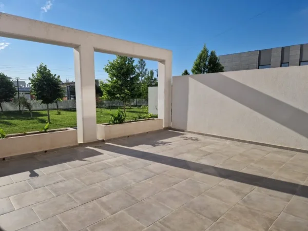 Tirane, jepet me qera apartament 1+1+Ballkon Kati 1, 50 m² 350 € (Univers City)